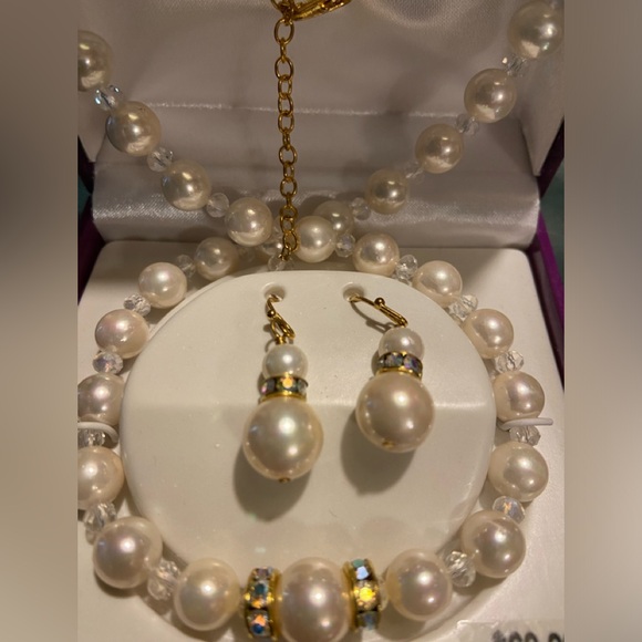 Genuine Mother of Pearl Jewelry - Picture 2 of 6
